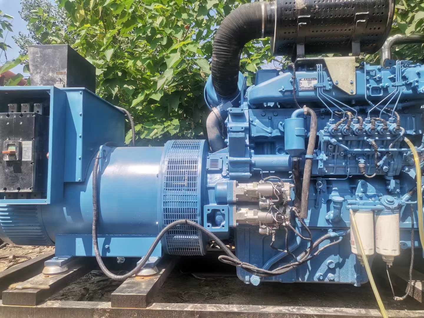 天山详细说明降低 800kW 柴油发电机输出电流波动的方法