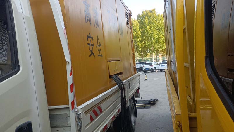天山如何判断柴油发电机组和UPS电源的切换时间是否符合要求？